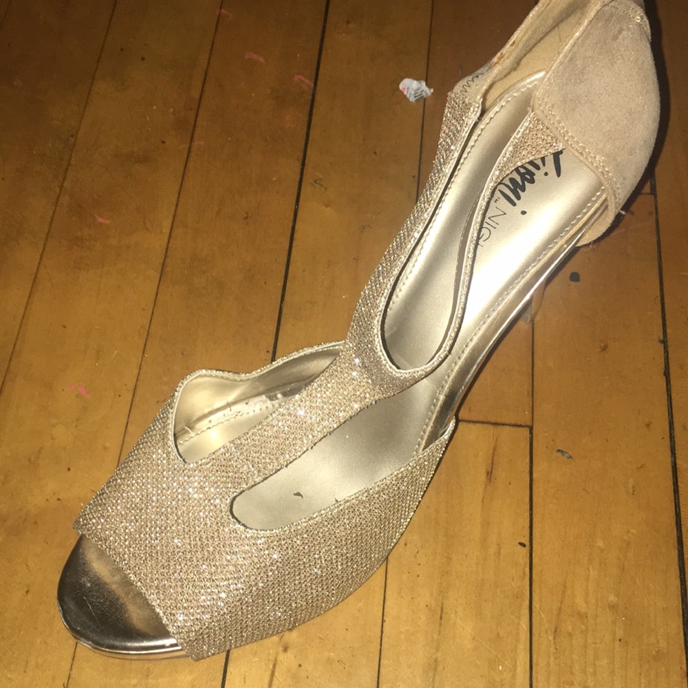 New studded womens heels. - Picture 2 of 3